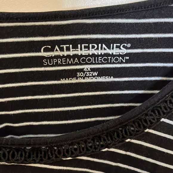 Catherine’s size 4X short sleeve t-shirt with crochet detail, B/W stripe - Picture 2 of 4